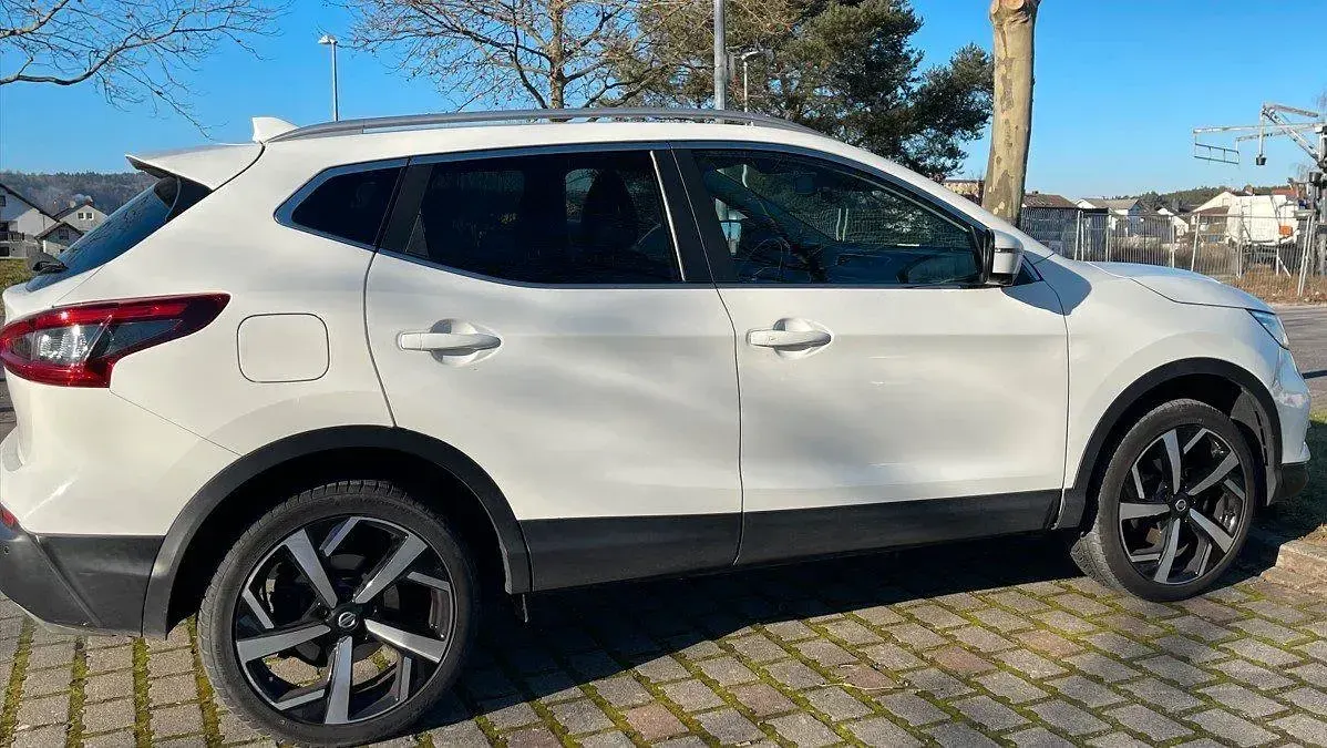 Gebraucht Nissan Qashqai Tekna 116 PS (85 kW) 2018 Weiß SUV