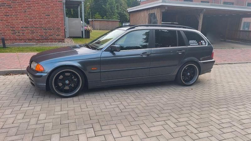 Grau Gebraucht 2000 BMW 330 Sport Line Kombi | 4.900 € (Fairer Preis) - Bild 1/4