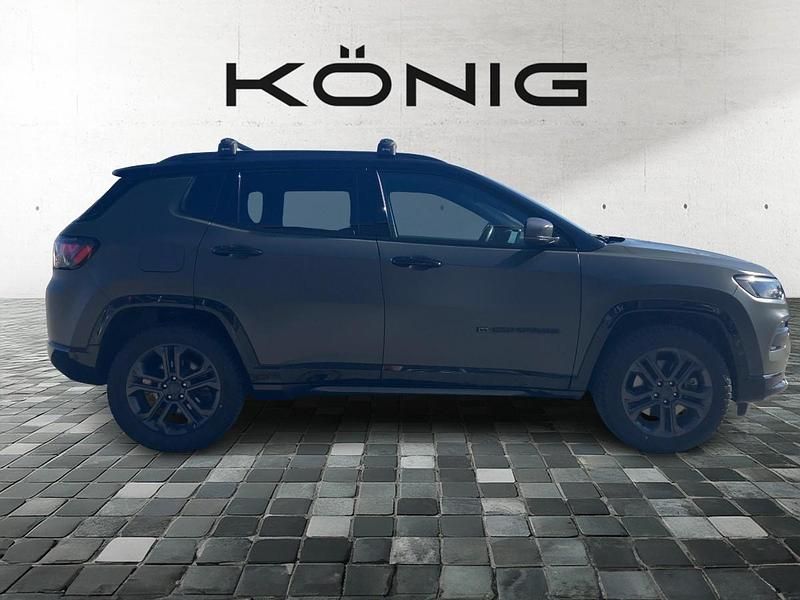 Second-hand Jeep Compass 180 CP (132 kW) 2022 Verde SUV