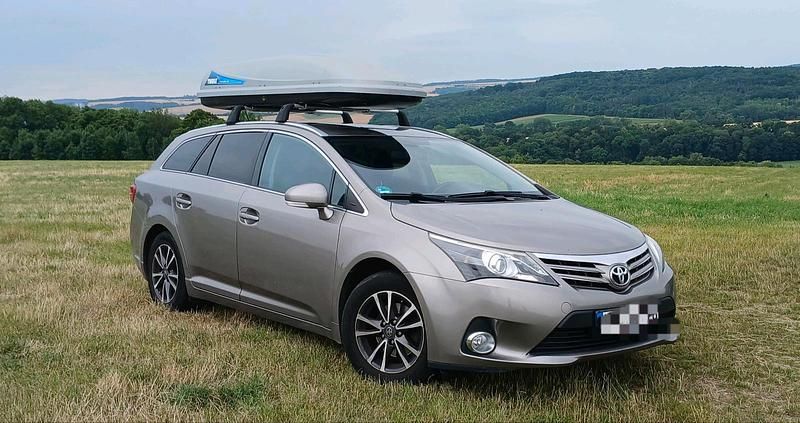 Grau Gebraucht 2014 Toyota Avensis T2 Kombi | 8.220 € (Fairer Preis) - Bild 1/4