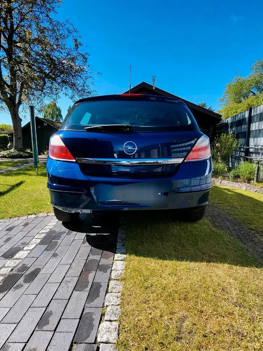 Gebraucht Opel Astra 105 PS (77 kW) 2006 Blau Limousine