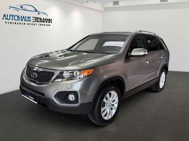 Grau Gebraucht 2010 Kia Sorento Spirit SUV | 14.980 € (Teuer) - Bild 1/3