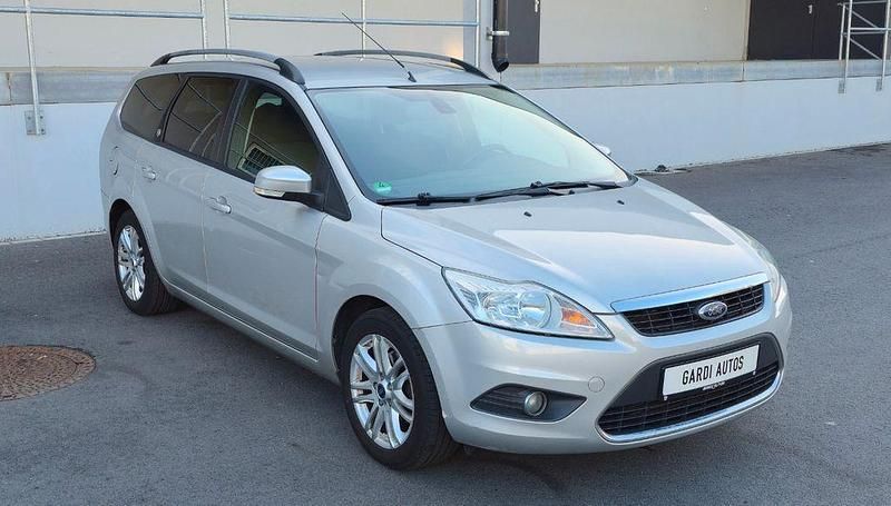 Gebraucht Ford Focus 109 PS (80 kW) 2009 Silber Limousine