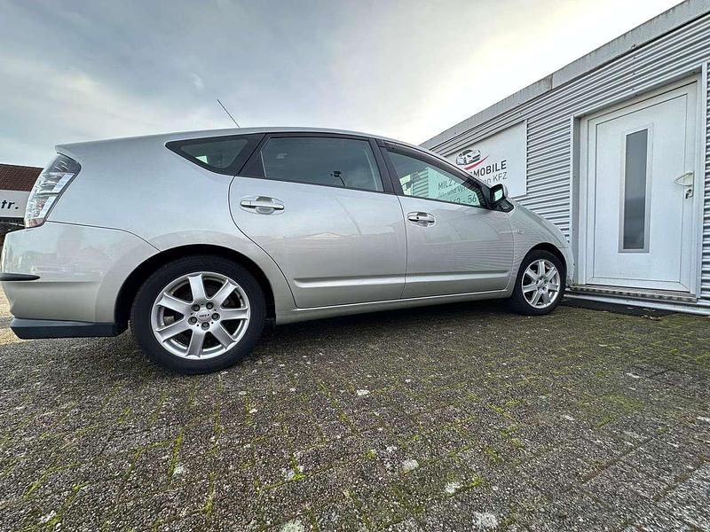 Gebraucht Toyota Prius Executive 77 PS (56 kW) 2004 Silver metallic Kleinwagen