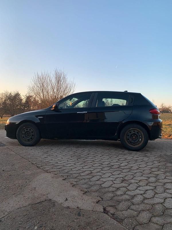 Gebraucht Alfa Romeo 147 105 PS (77 kW) 2009 Schwarz Kleinwagen
