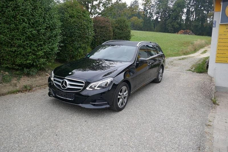Schwarz Gebraucht 2015 Mercedes E350 Kombi | 15.900 € (Guter Preis) - Bild 1/4