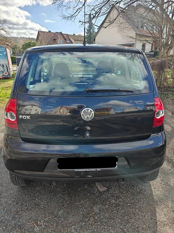 Gebraucht VW Fox 54 PS (39 kW) 2007 Schwarz Kleinwagen