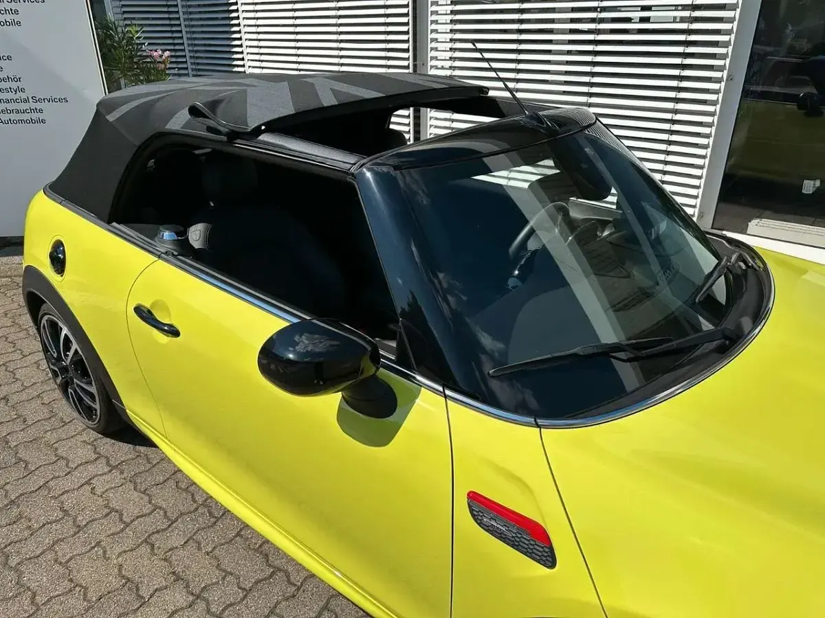Gebraucht Mini John Cooper Works 231 PS (169 kW) 2023 Zesty yellow Kleinwagen