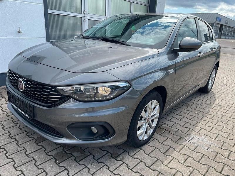 Grau Gebraucht 2018 Fiat Tipo Easy Limousine | 10.900 € (Fairer Preis) - Bild 1/4