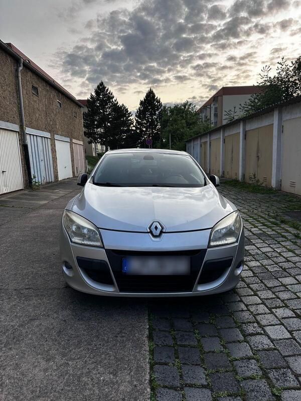 Silber Gebraucht 2009 Renault Mégane Coupé Dynamique Coupé | 5.000 € (Guter Preis) - Bild 1/4