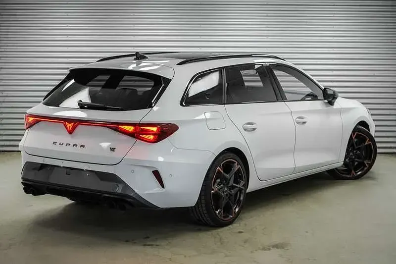 Gebraucht Cupra Leon VZ 333 PS (244 kW) 2025 Glacial white Kombi