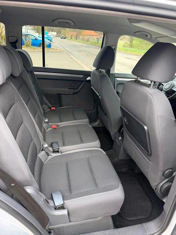 Gebraucht VW Touran 140 PS (102 kW) 2011 Silber Van / Kleinbus