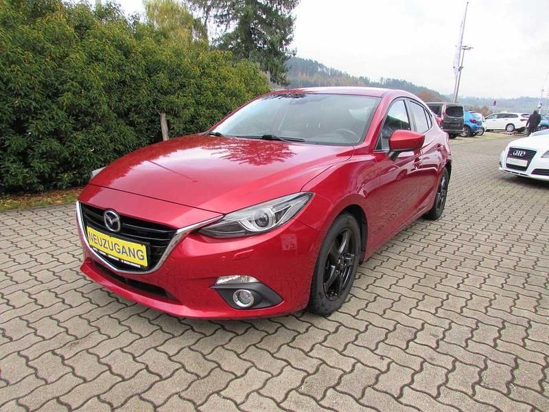 Rubinrotmet. Gebraucht 2015 Mazda 3 Sports-Line Limousine | 10.790 € (Fairer Preis) - Bild 1/4