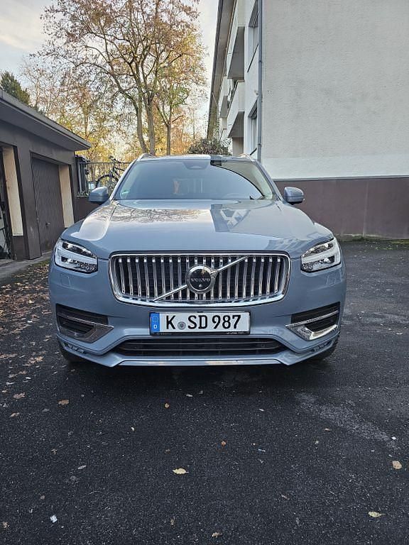 Grau Gebraucht 2022 Volvo XC90 Plus SUV | 55.500 € (Teuer) - Bild 1/4