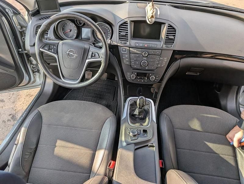 Silber Gebraucht 2012 Opel Insignia Edition Limousine | 6.500 € (Etwas zu teuer) - Bild 1/4