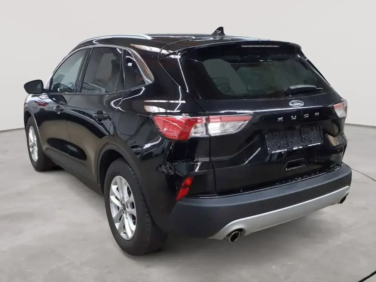 Używany Ford Kuga Titanium 120 KM (88 kW) 2023 Czarny SUV