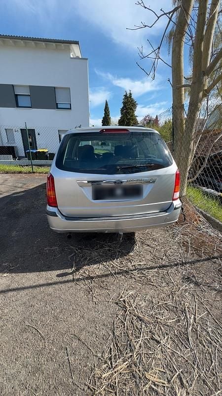 Gebraucht Ford Focus 100 PS (73 kW) 2004 Silber Kombi