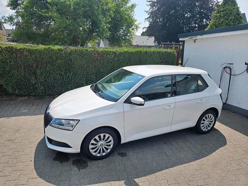 Gebraucht Skoda Fabia 60 PS (44 kW) 2019 Weiß Limousine
