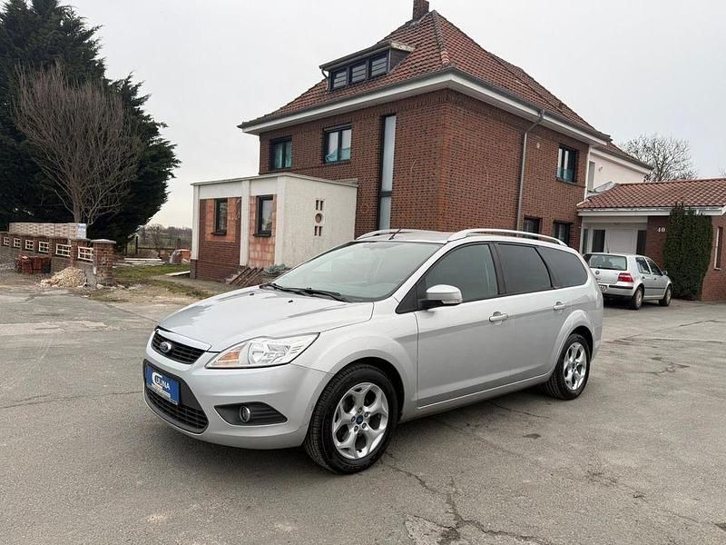 Gebraucht Ford Focus Viva 101 PS (74 kW) 2011 Silber Limousine