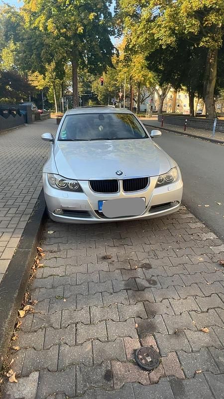 Grau Gebraucht 2008 BMW 320 Limousine | 2.400 € (Superpreis) - Bild 1/3