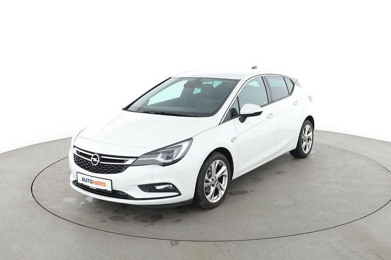 Weiß Gebraucht 2016 Opel Astra Innovation Limousine | 11.790 € (Etwas zu teuer) - Bild 1/3
