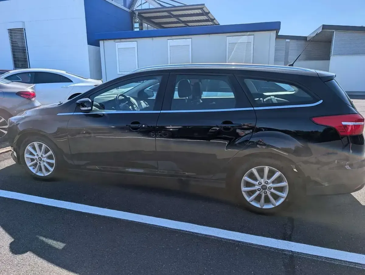 Gebraucht Ford Focus Titanium 120 PS (88 kW) 2017 Schwarz Kombi