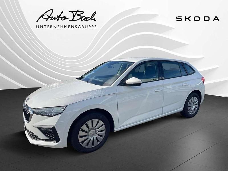 Weiß (candyweiß) Gebraucht 2025 Skoda Scala Essence Kleinwagen | 23.990 € (Teuer) - Bild 1/4