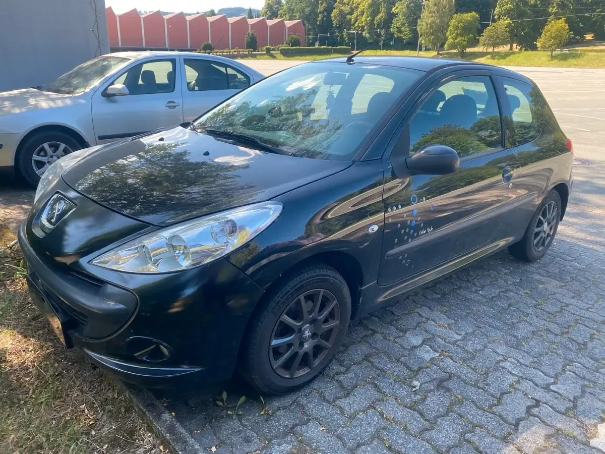 Gebraucht Peugeot 206+ Style 60 PS (44 kW) 2011 Schwarz Kleinwagen