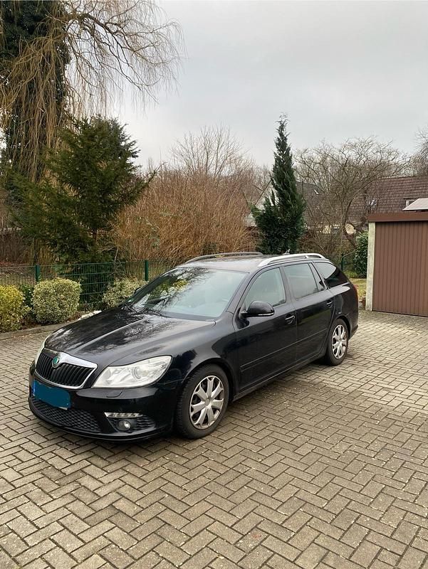 Schwarz Gebraucht 2009 Skoda Octavia RS Kombi | 5.900 € (Guter Preis) - Bild 1/4