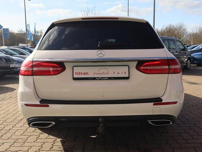 Gebraucht Mercedes E220 194 PS (142 kW) 2019 Weiss Kombi