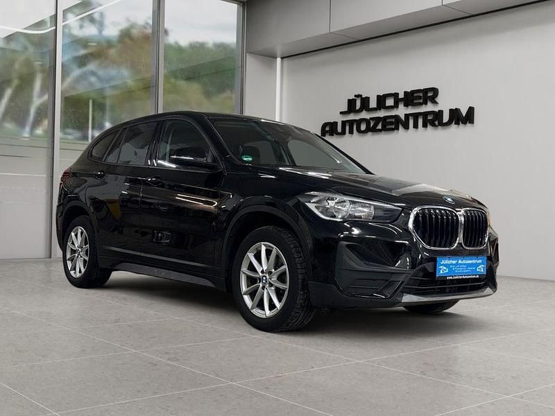 Schwarz Gebraucht 2020 BMW X1 Advantage SUV | 15.990 € (Superpreis) - Bild 1/4
