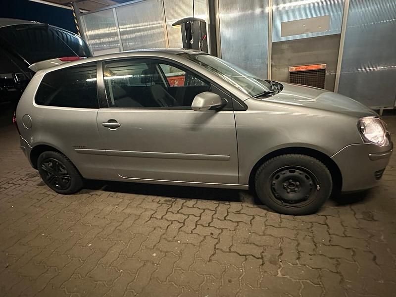 Gebraucht VW Polo 70 PS (51 kW) 2009 Grau Kleinwagen