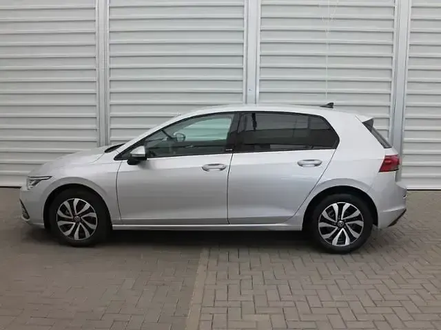 Gebraucht VW Golf VIII Active 131 PS (96 kW) 2022 Silber Limousine
