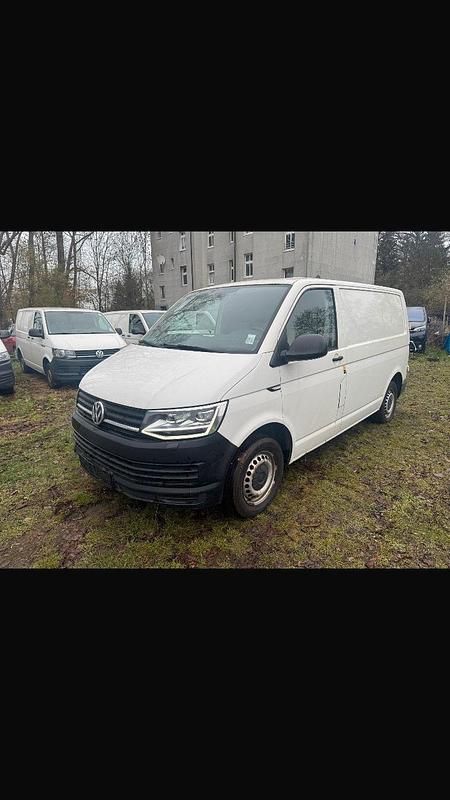Weiß Gebraucht 2018 VW Transporter Van | 10.900 € - Bild 1/4