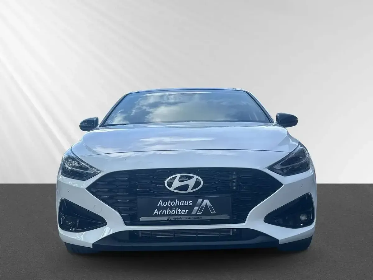 Neu Hyundai i30 Trend 150 PS (110 kW) 2026 Atlas white / sol Limousine