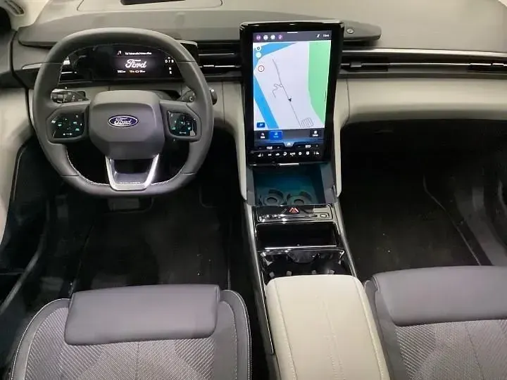 Käytetty Ford Explorer 250 kW (340 HP) 2025 Sininen Katumaasturi