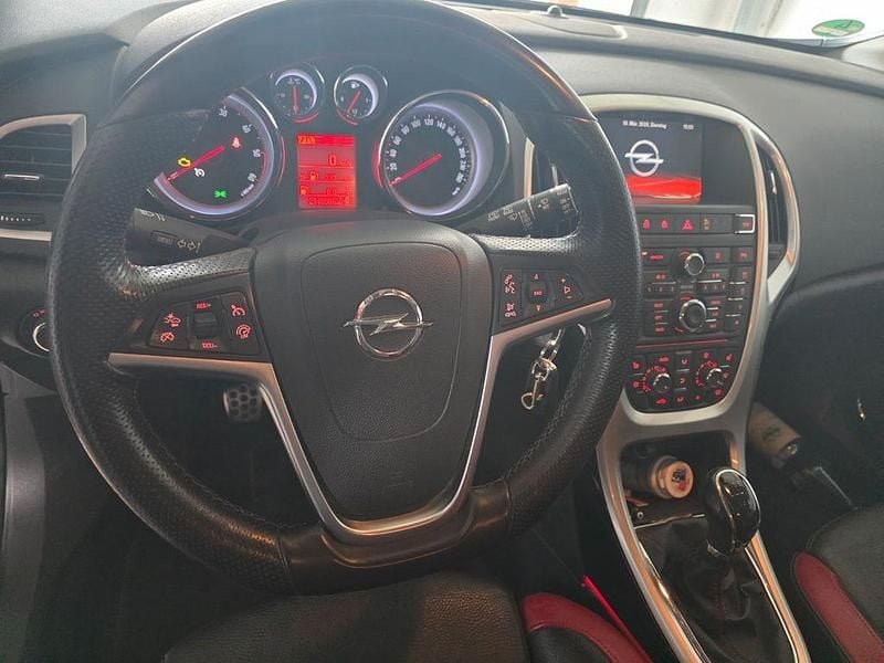 Gebraucht Opel Zafira Design Edition 140 PS (102 kW) 2011 Grau Van / Kleinbus