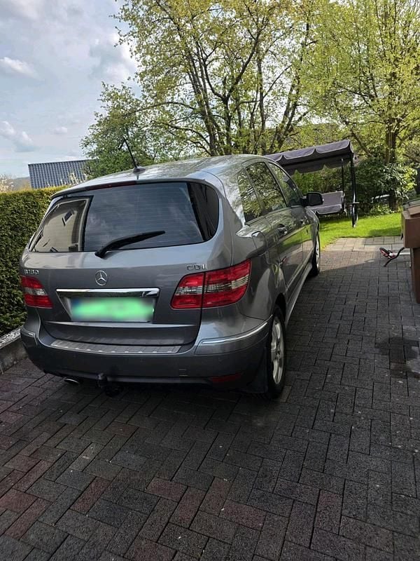 Gebraucht Mercedes B180 109 PS (80 kW) 2009 Grau Van / Kleinbus