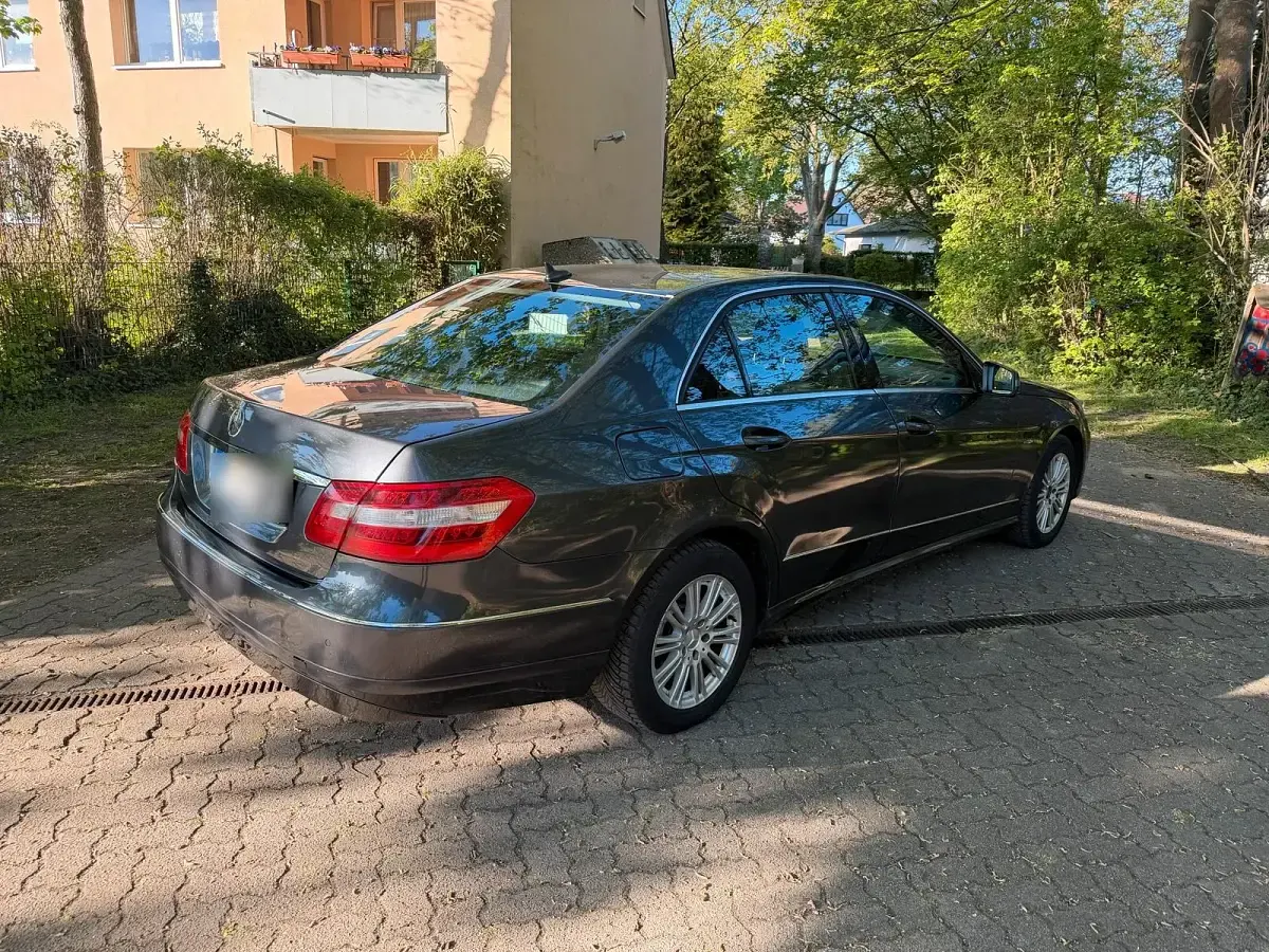 Gebraucht Mercedes E220 170 PS (125 kW) 2010 Grau Limousine