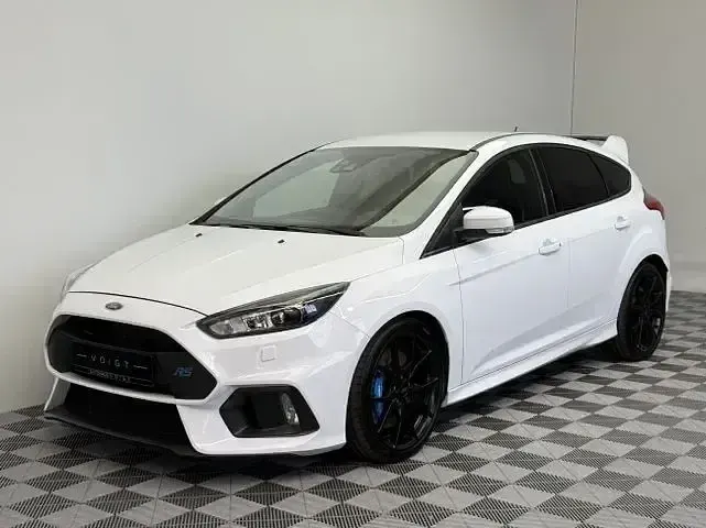Używany Ford Focus RS 350 KM (257 kW) 2016 Biały Sedan/Limuzyna