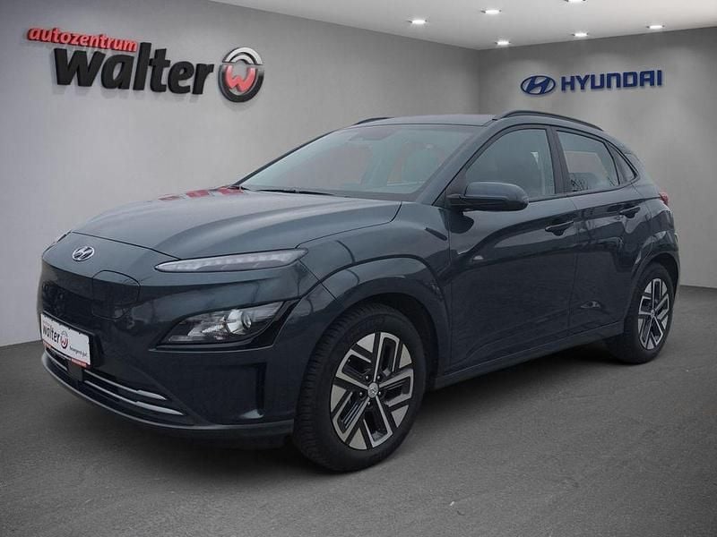 Gebraucht Hyundai Kona Select 100 kW (136 PS) 2022 Blau SUV