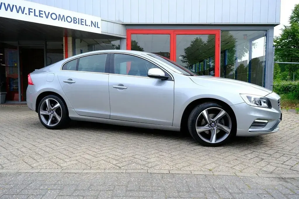 Gebraucht Volvo S60 R-Design 150 PS (110 kW) 2013 Grau Limousine