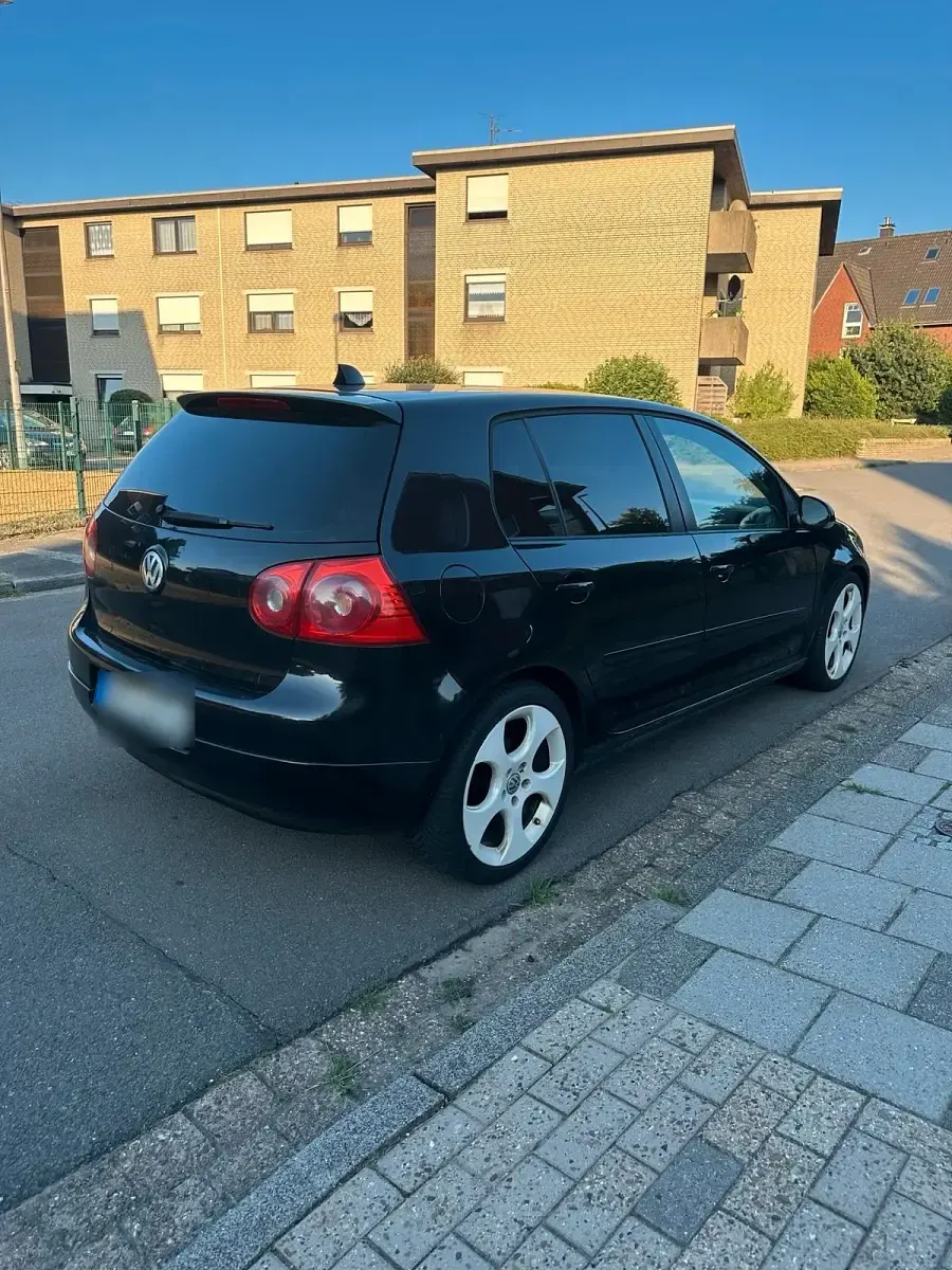 Gebraucht VW Golf V 105 PS (77 kW) 2005 Schwarz Kleinwagen