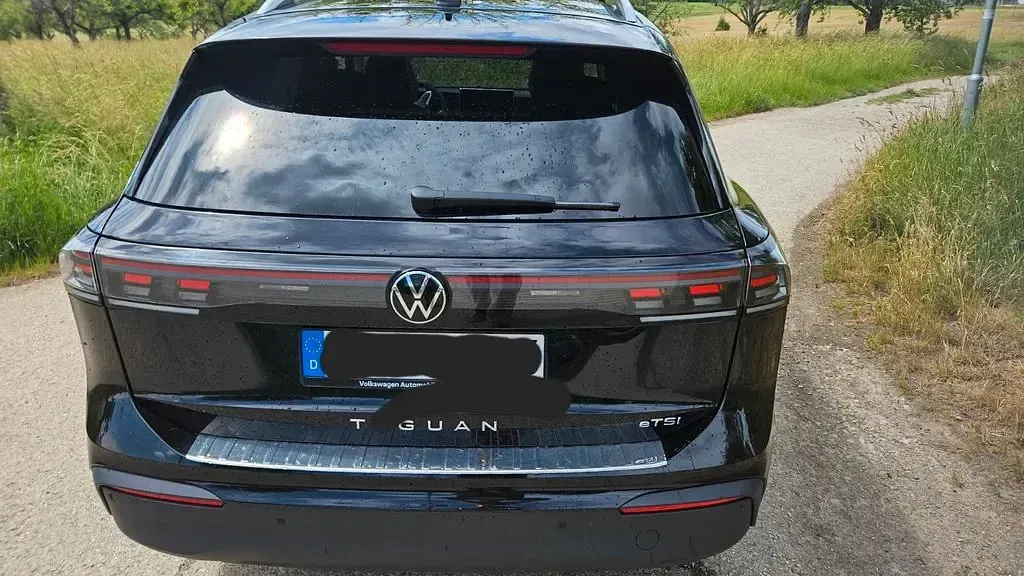 Gebraucht VW Tiguan Life 131 PS (96 kW) 2024 Schwarz SUV