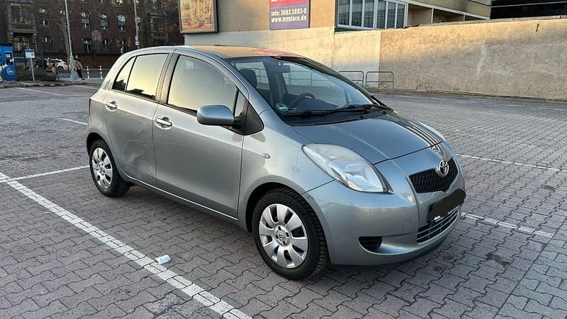Gebraucht Toyota Yaris Sol 87 PS (63 kW) 2006 Silber Limousine