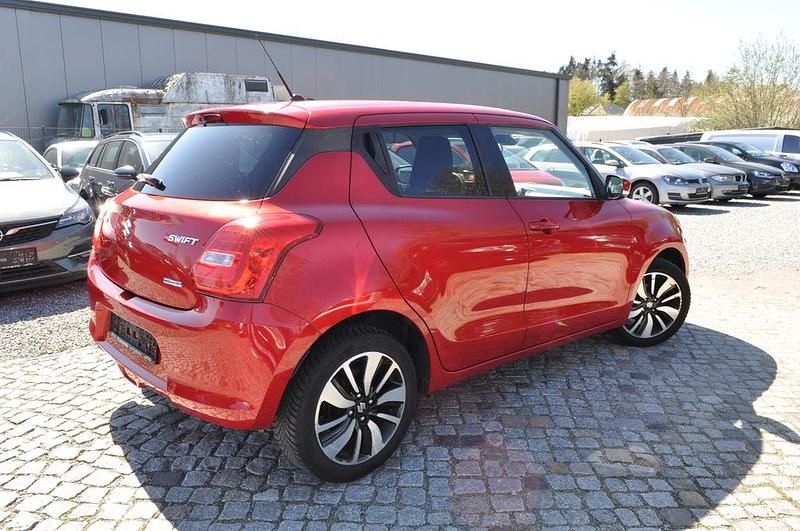 Gebraucht Suzuki Swift Comfort+ 111 PS (81 kW) 2017 Rot Kleinwagen