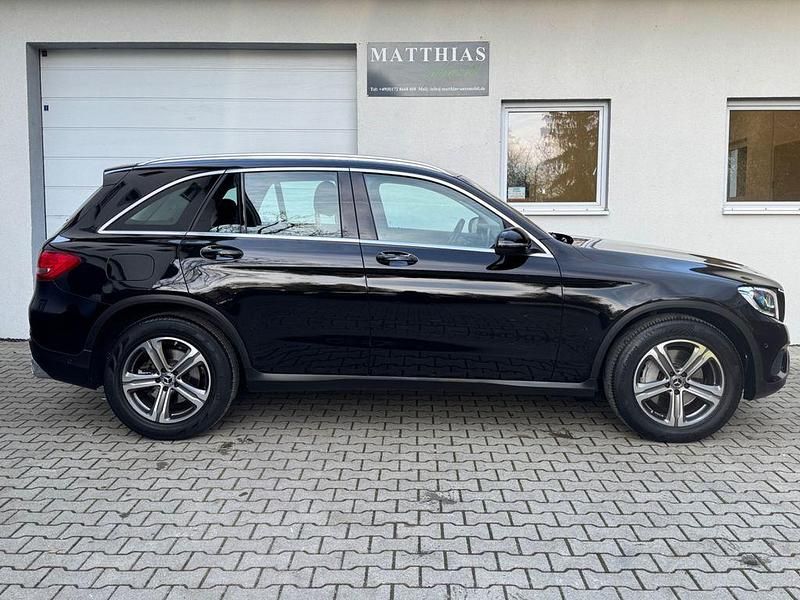 Gebraucht Mercedes GLC250 211 PS (155 kW) 2017 Obsidianschwarz SUV