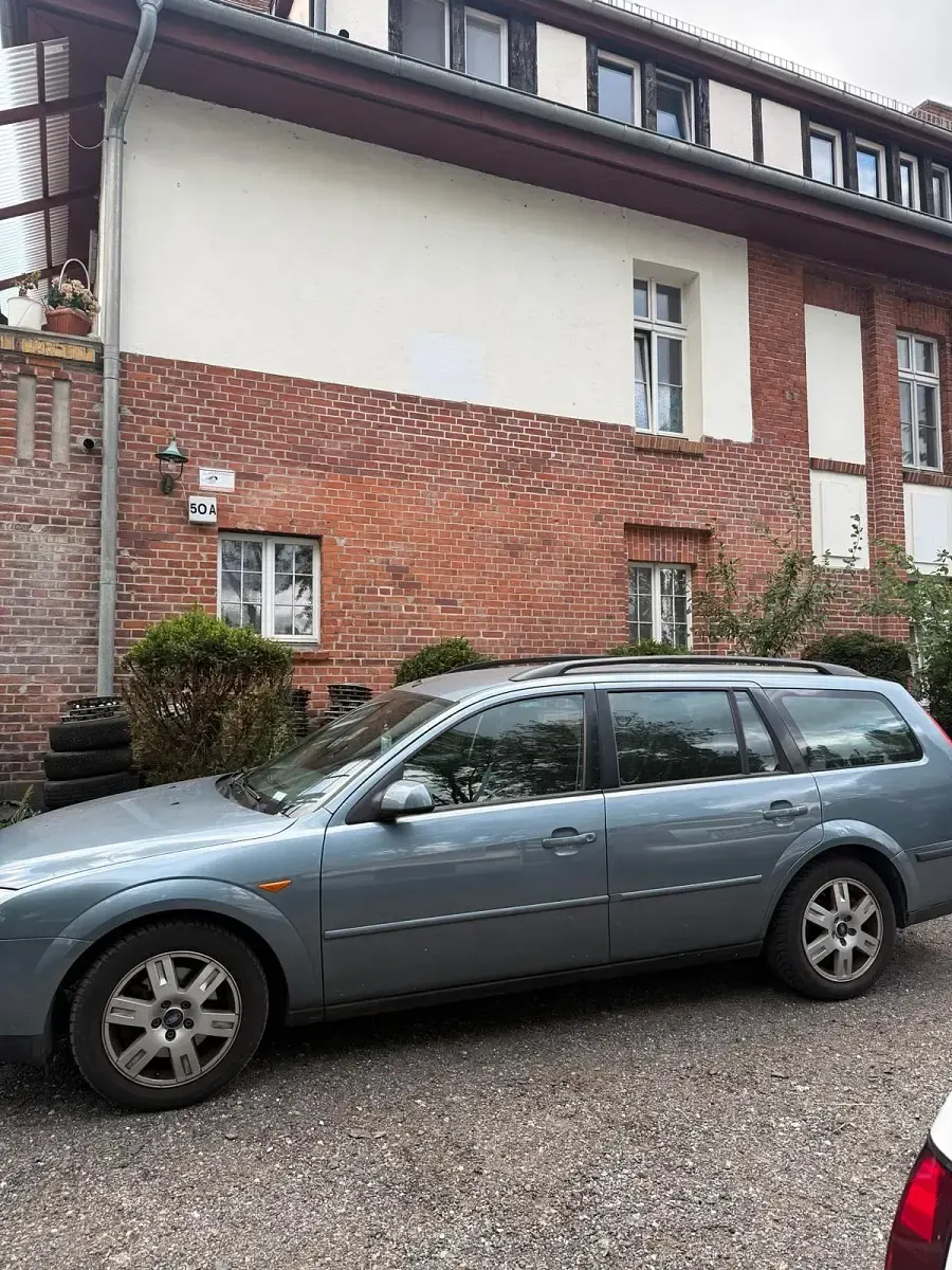 Gebraucht Ford Mondeo Ghia 146 PS (107 kW) 2001 Blau Kombi