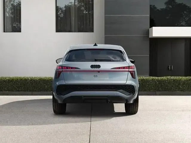 Neu Audi Q3 Sportback Sport 272 PS (200 kW) 2026 Grau SUV