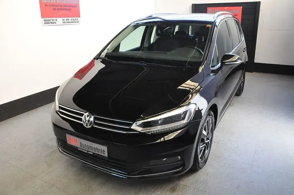 Gebraucht VW Touran Highline 150 PS (110 kW) 2023 Schwarz Van / Kleinbus